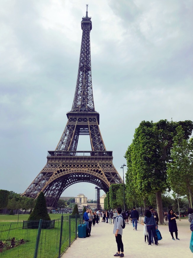 Place Torre Eiffel