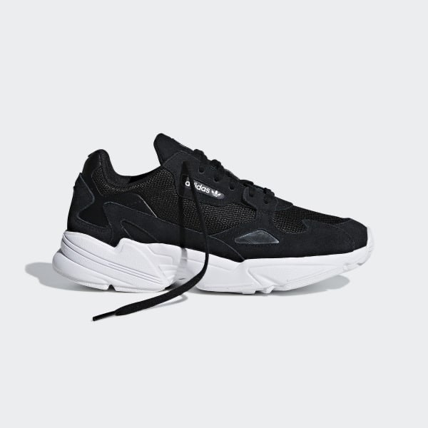 Fashion Adidas falcon pretas 