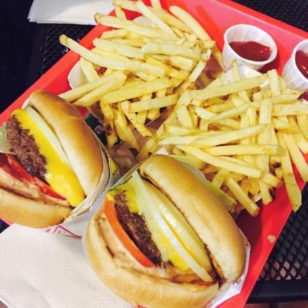 Restaurants In-N-Out Burger