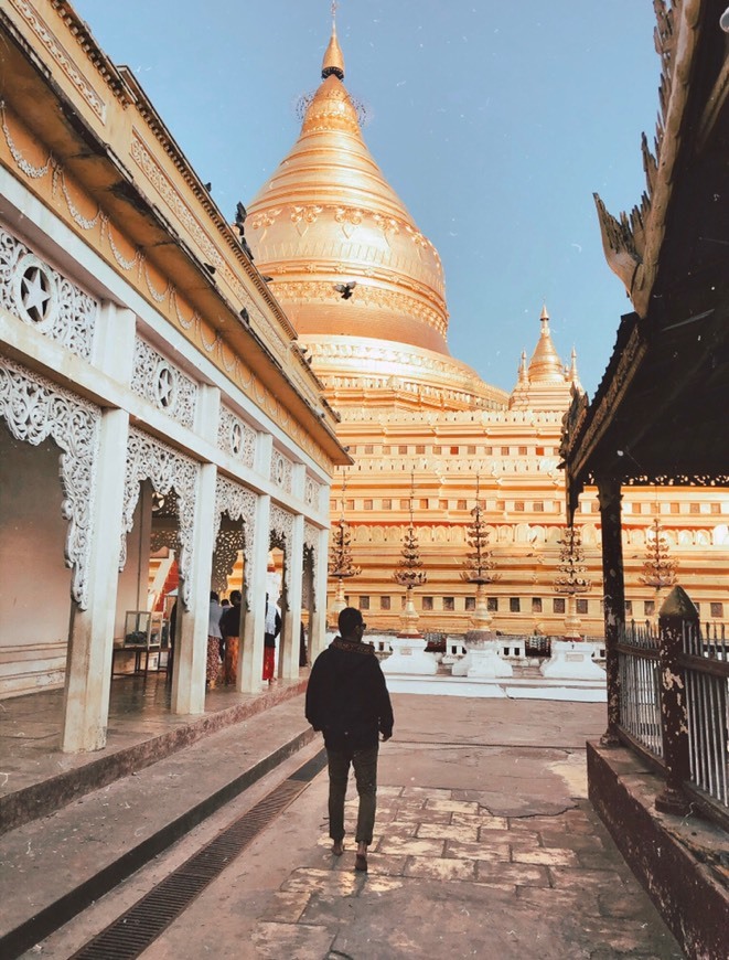 Place Shwezigon Pagoda