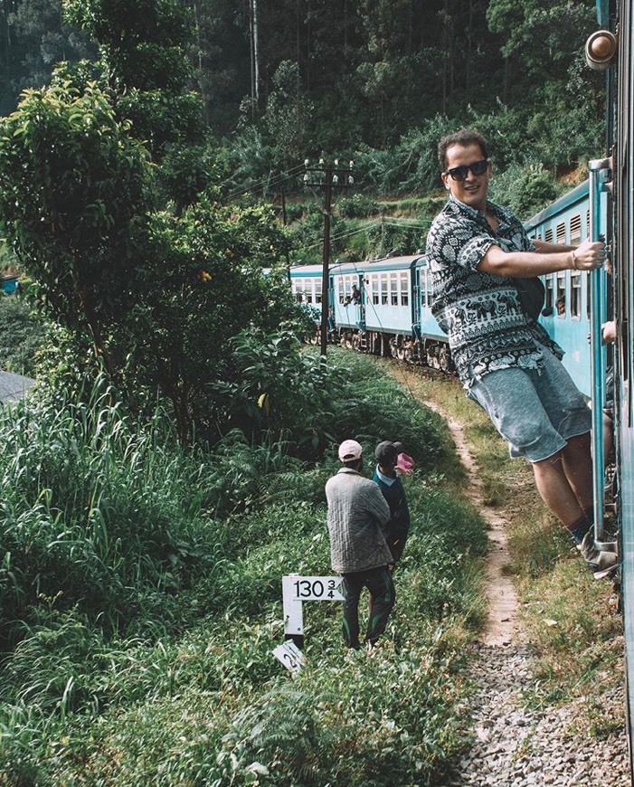 Place Kandy to Ella Train Journey