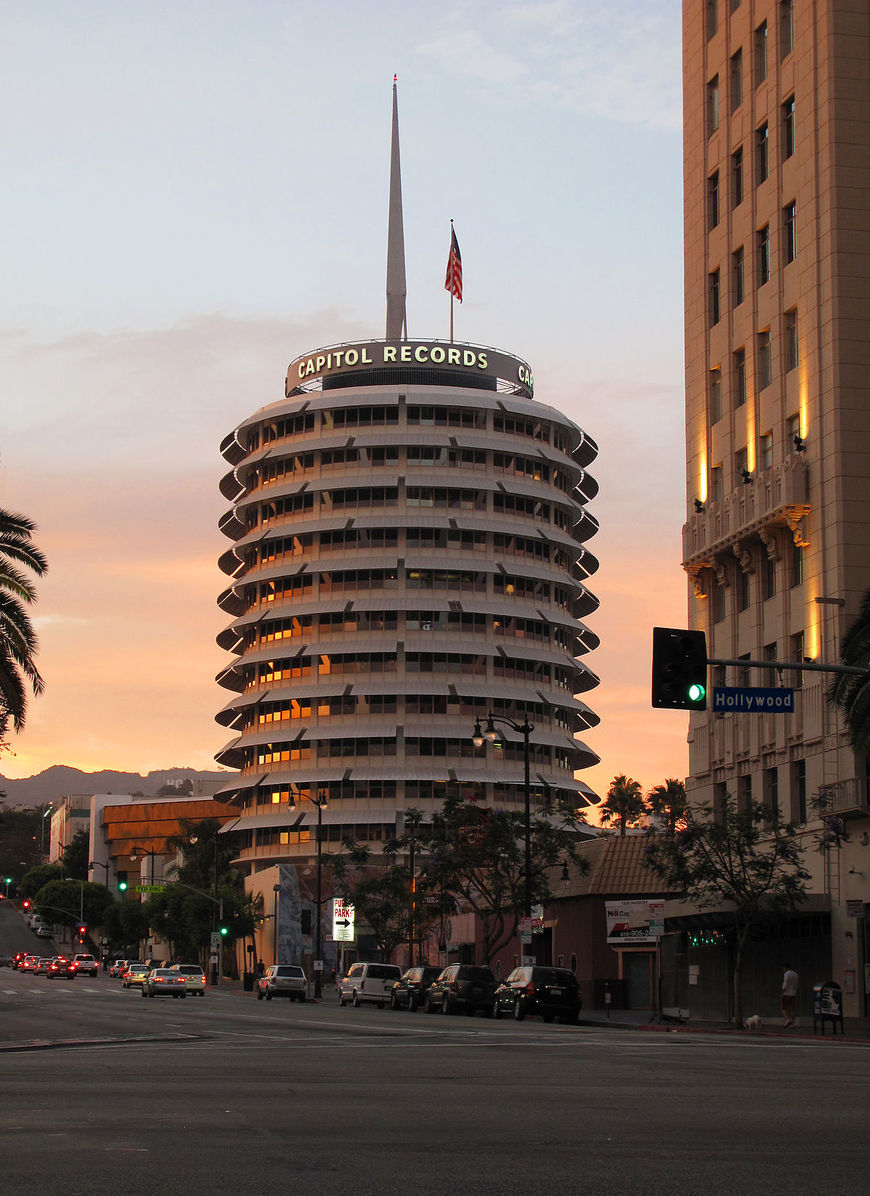 Place Capitol Records Building