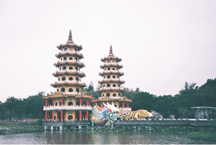 Place Dragon and Tiger Pagodas