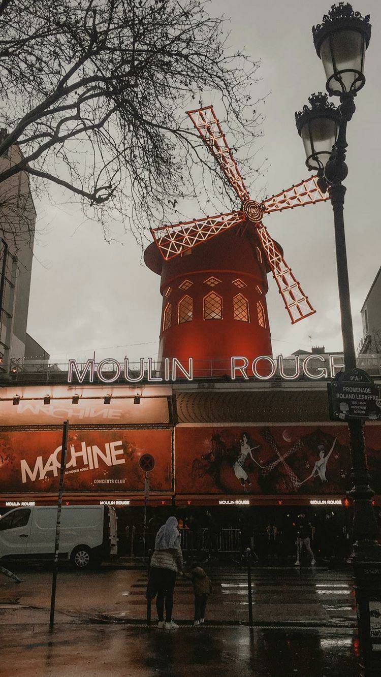 Place Moulin Rouge