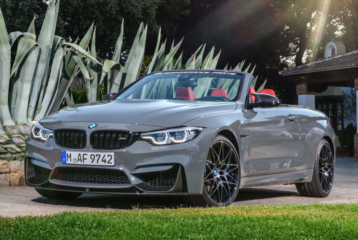 Social BMW M4 Coupe and Convertible – Overview – BMW USA