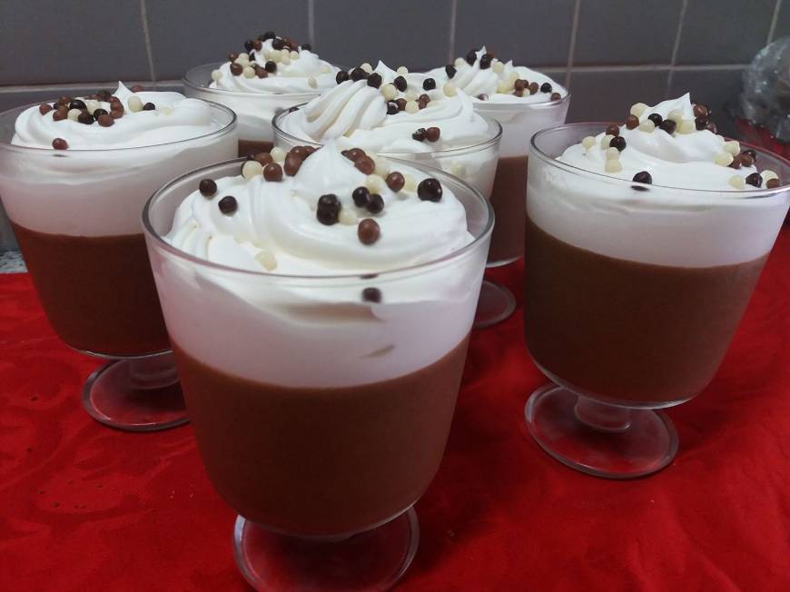 Moda Mousse de chocolate com chantilly 