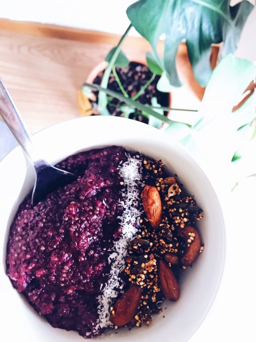 Papas de quinoa com frutos vermelhos