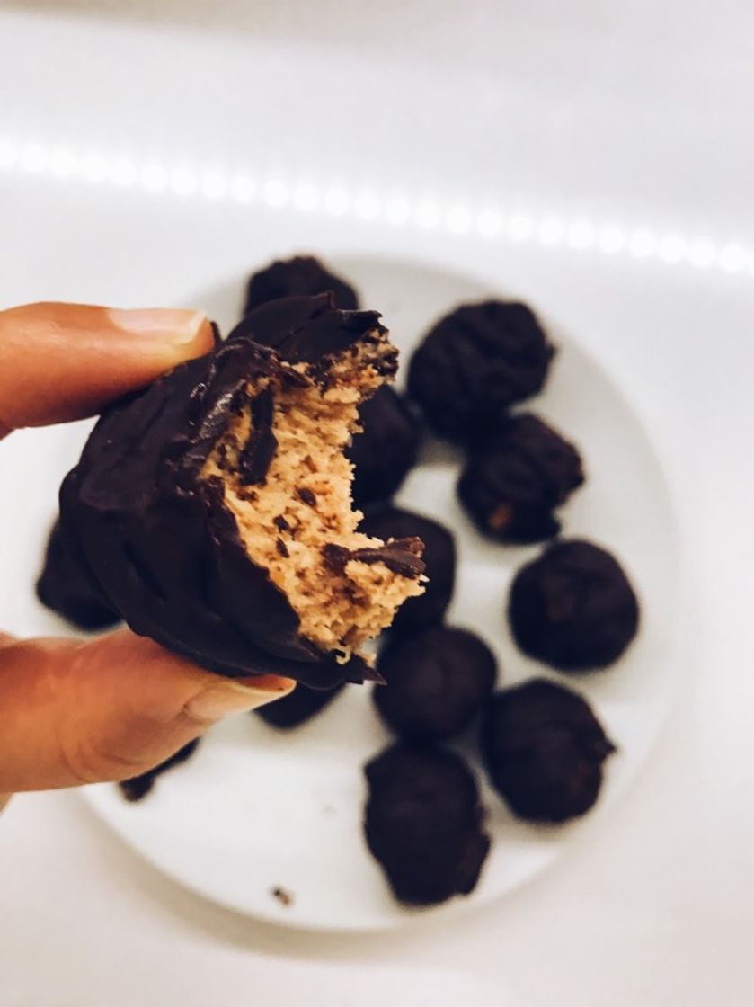 Ovos de chocolate com recheio de morango/coco