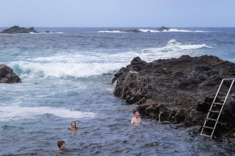 Lugar Ponta Da Ferraria natural swimming pool