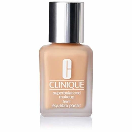 Clinique base 