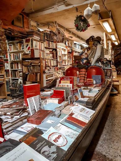 Acqua Alta Book Shop