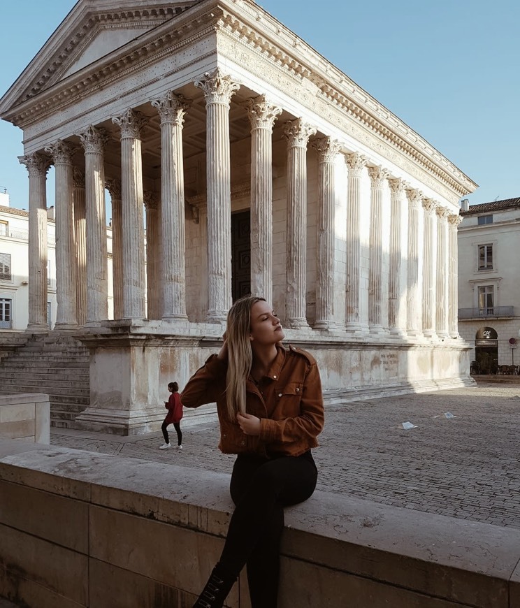 Place Nimes