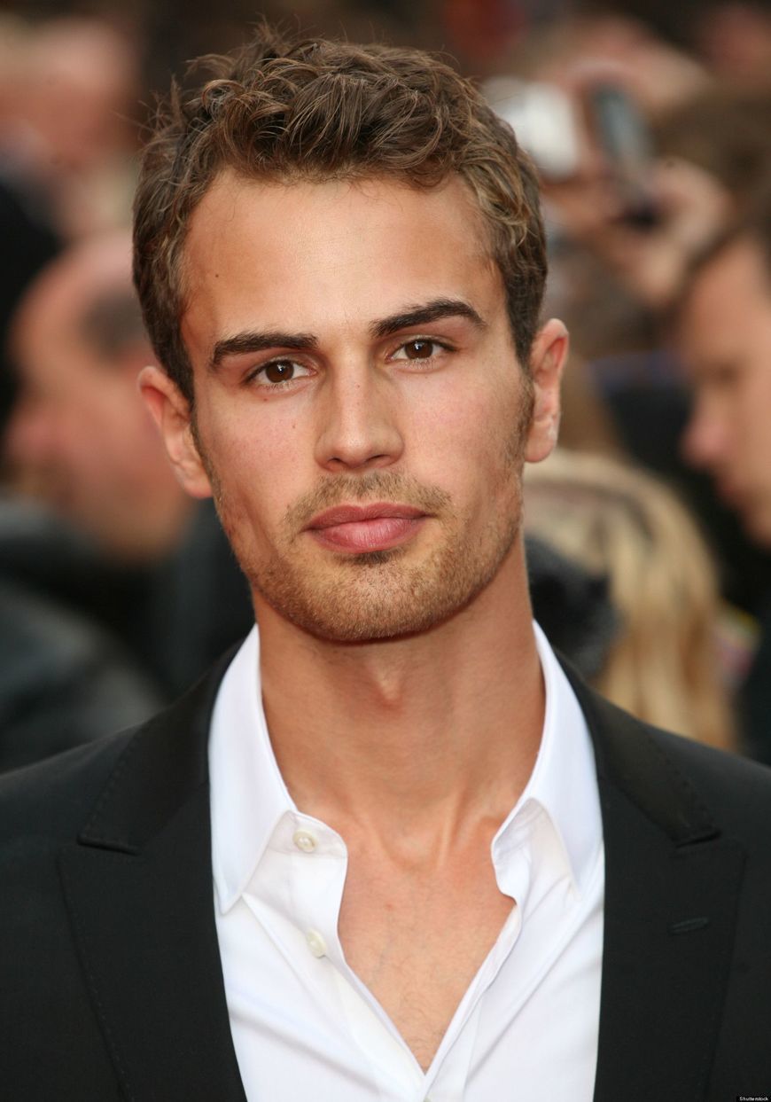 Moda Theo James