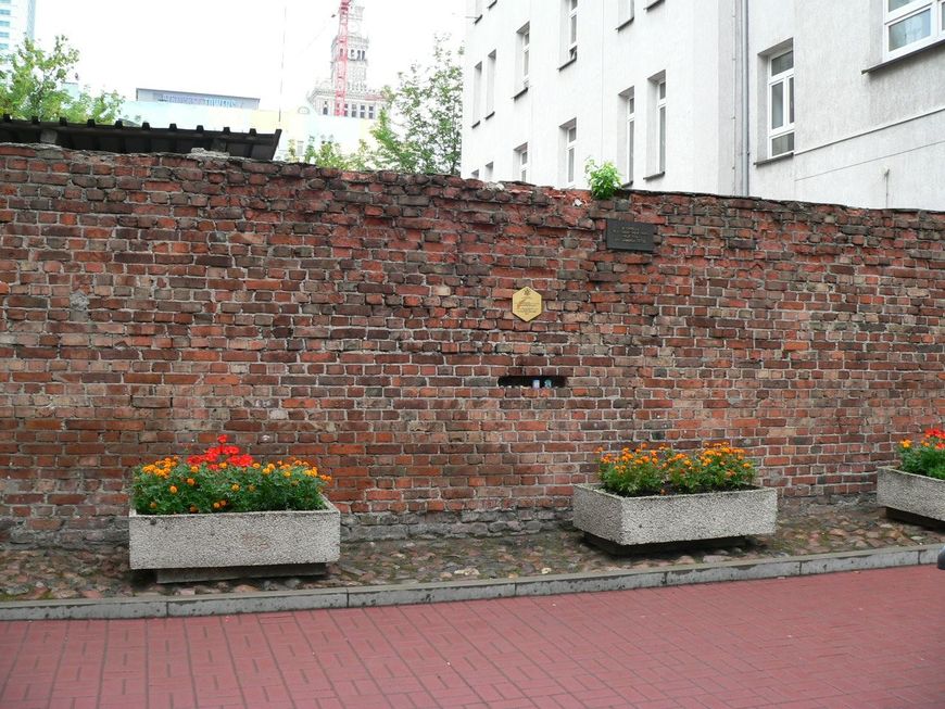 Ghetto wall