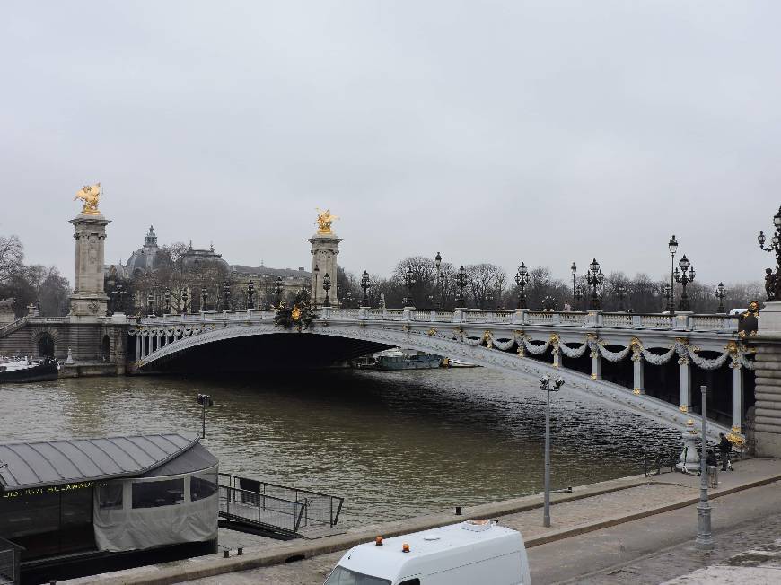 Place Pont Alexandre III