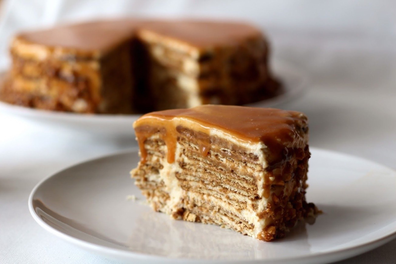 Social Bolo de bolacha com molho de caramelo 