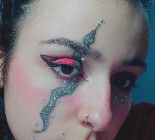 Makeup artist