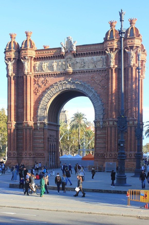 Place Arc de Triomf