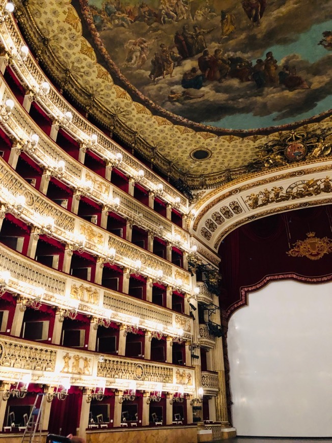 Lugar Teatro San Carlo