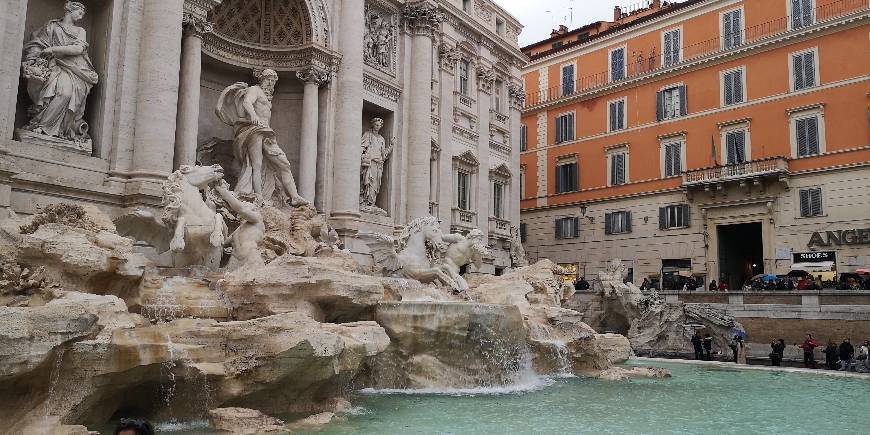 Place Fontana di Trevi