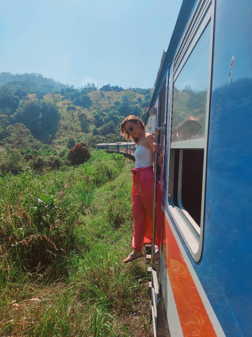 Place Kandy to Ella Train Journey