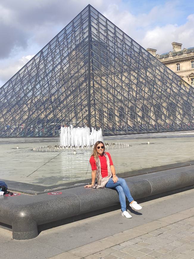 Place Museo del Louvre