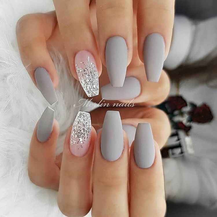 Fashion Grey Nails