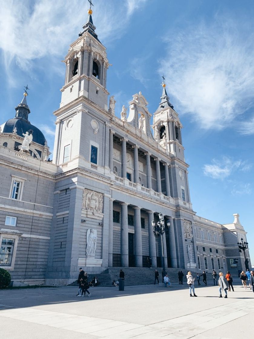 Lugar Almudena Cathedral