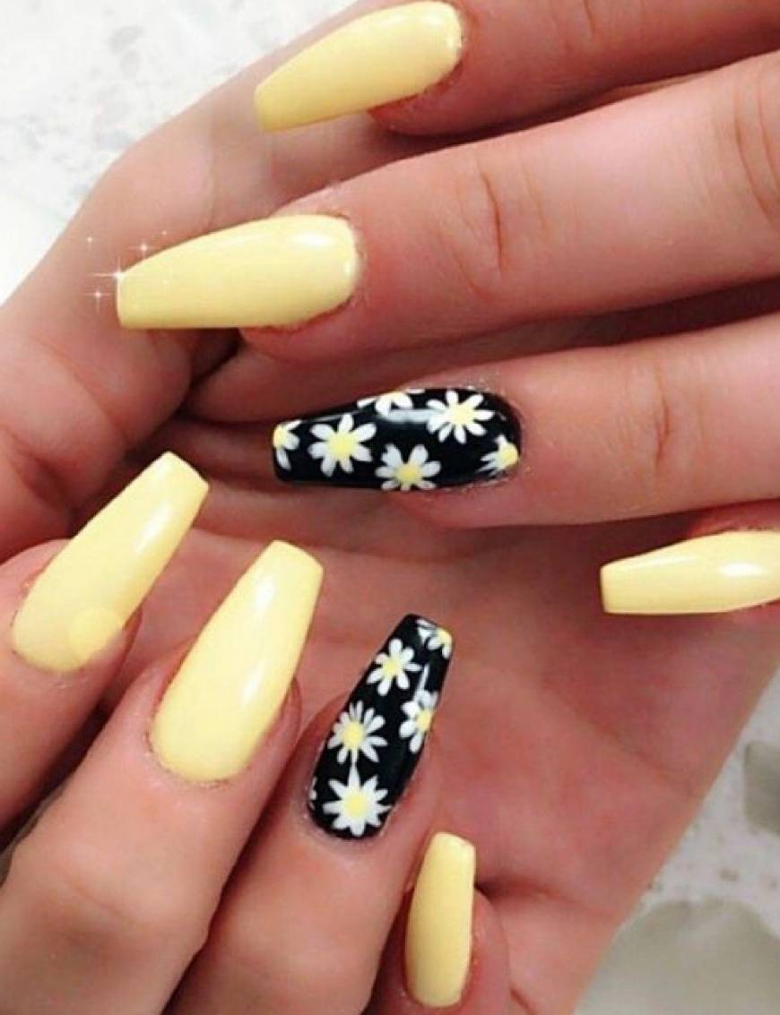 Moda Flowers Nails