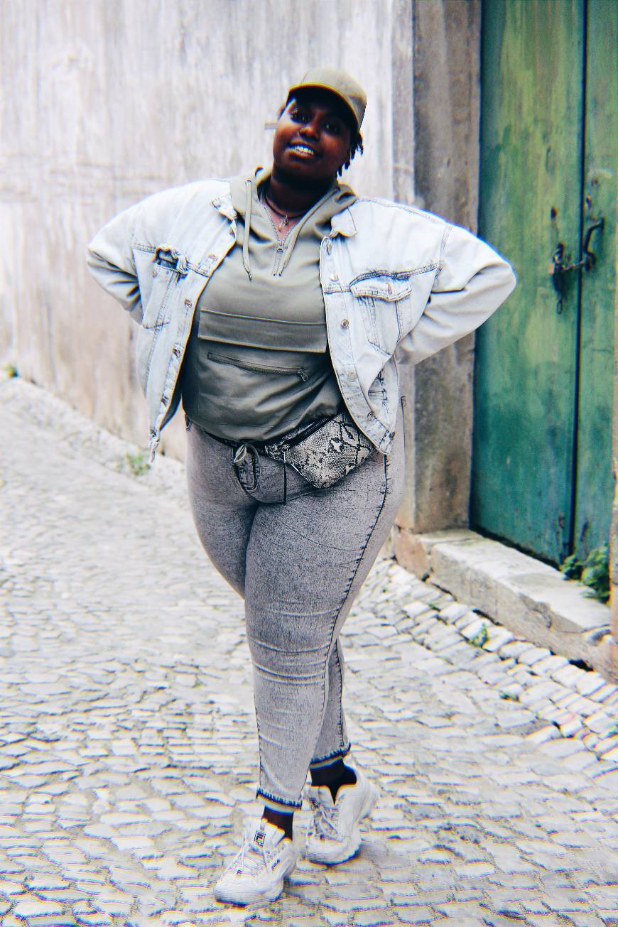 Social Camisola caqui com capucho verde 💚