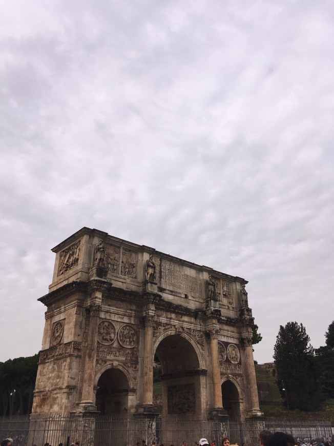 Place Arco de Constantino