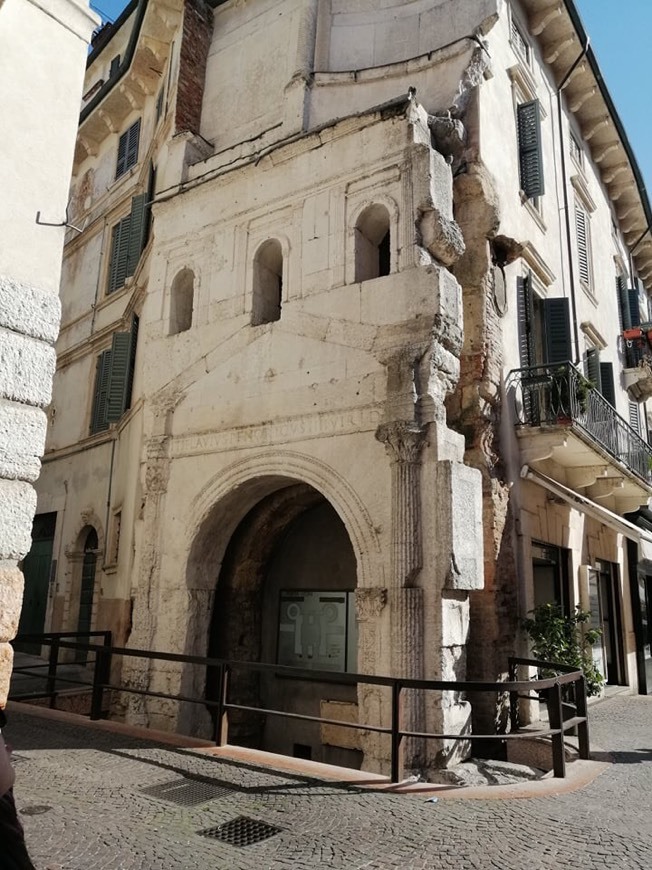 Place Porta Leoni