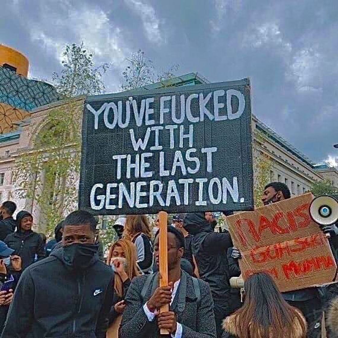 ✊🏼