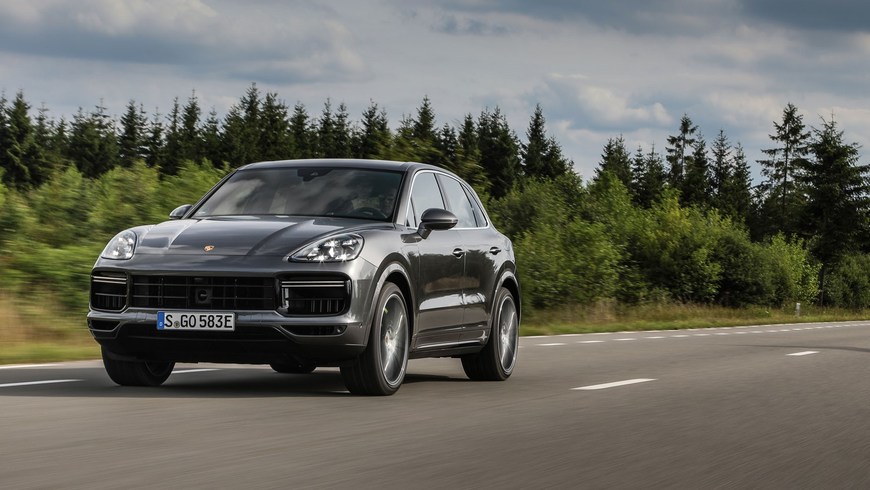 Social Porsche Cayenne Turbo S E-Hybrid