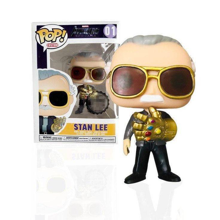 Moda Stan lee wearing Thanos glove