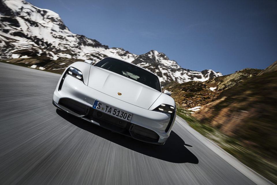 Social PORSHE TAYCAN