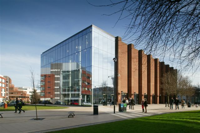 Lugar Aston University Library