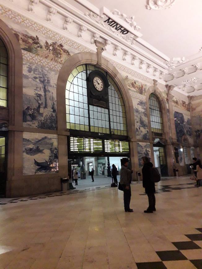 Lugar São Bento station