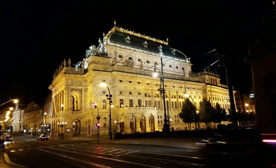 Lugar National Theatre