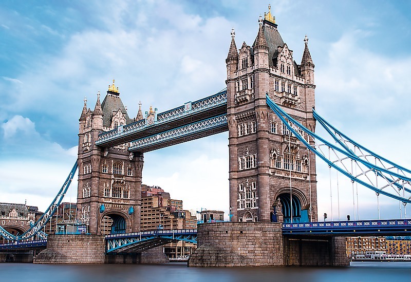 Fashion Tower Bridge