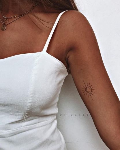 Moda simple tattoo 