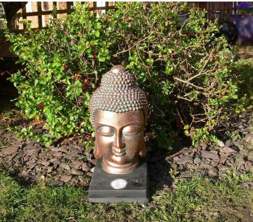 Buda para jardim com luz solar 
