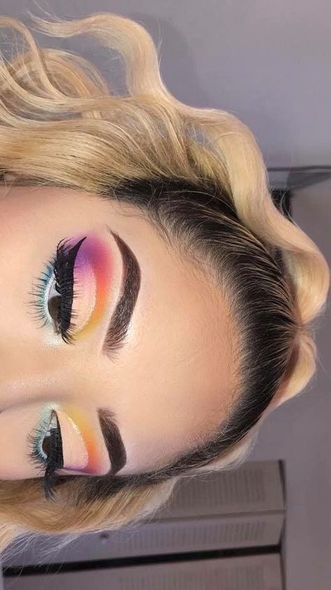 Moda Rainbow eye look 🌈 