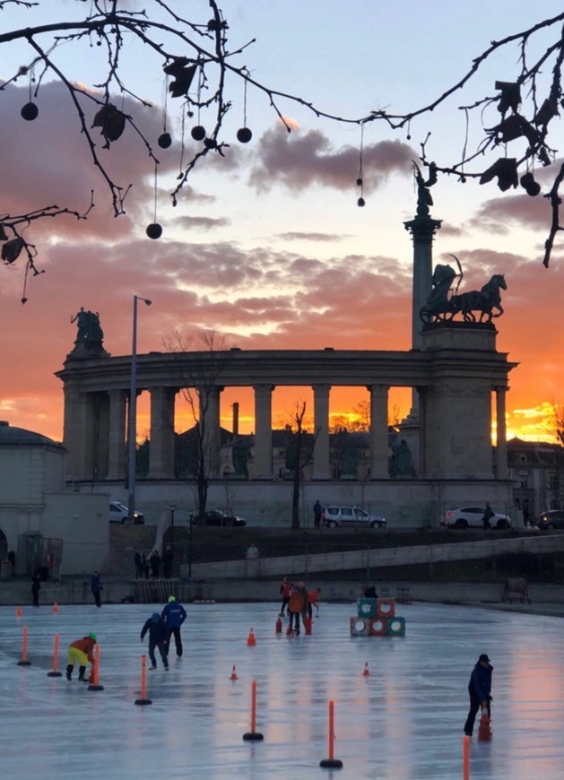 Lugar Plaza de los Héroes