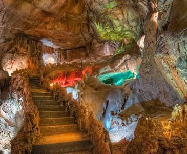 Place Grutas de Mira de Aire