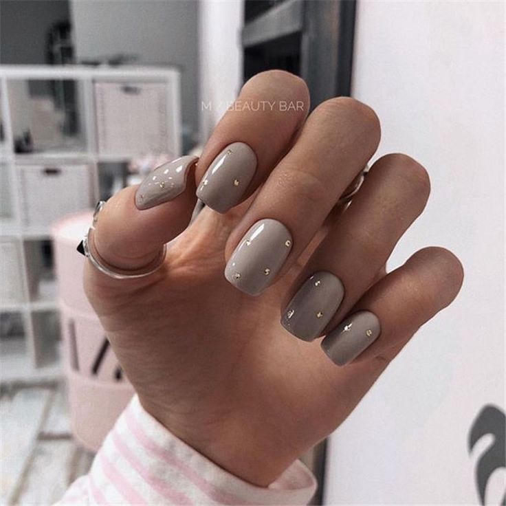 Fashion Gray Nails