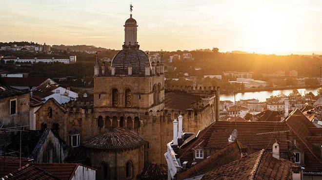 Place Sé Velha de Coimbra