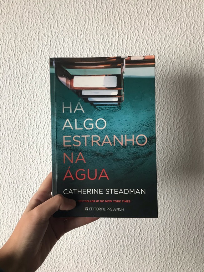 Book Há Algo Estranho na Água 