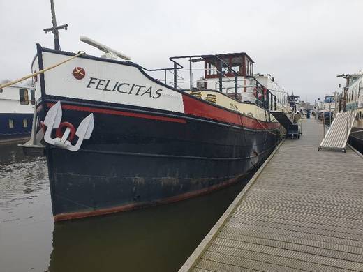 Felicitas (Boat House)