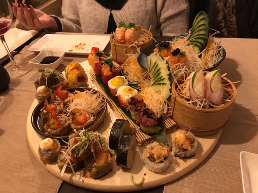 YÜJIN Sushi (Gaia)